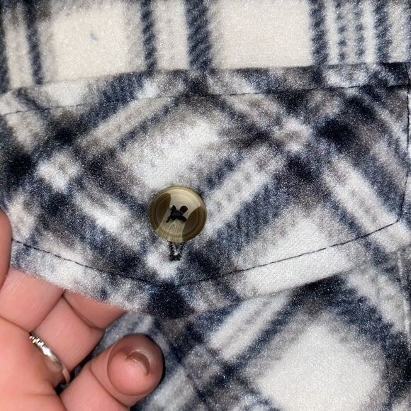 Sage Collective XXL Plaid Button Up - Picture 4 of 6